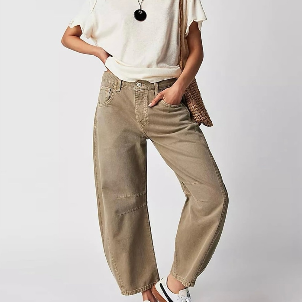 Brown barrel jeans.